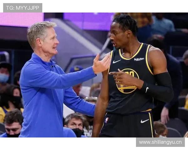 库明加融入球队更加注重团队表现 展现出成熟的比赛态度 库明加融入球队更加注重团队表现 展现出成熟的比赛态度